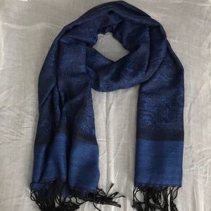 NWOT navy blue paisley scarf